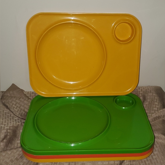 4 Fesco Vintage Melamine trays - Picture 1 of 2